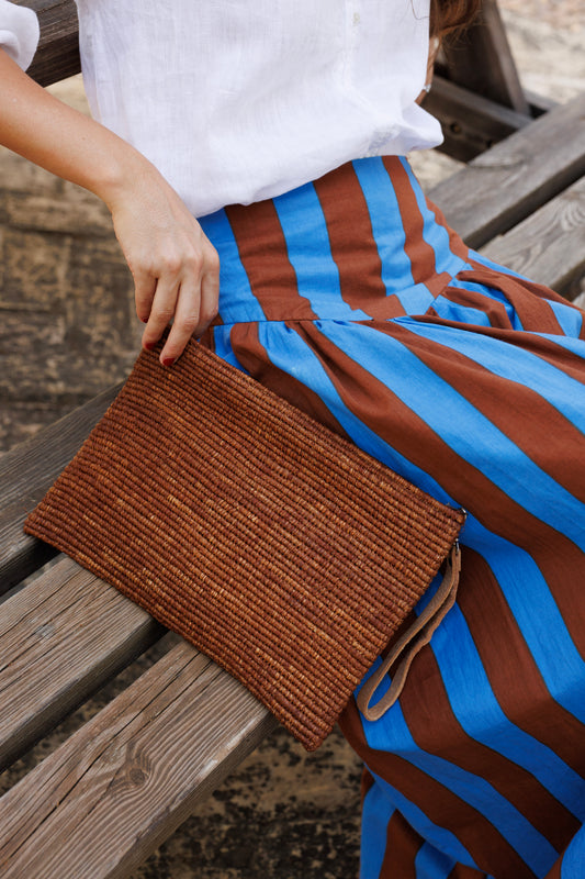 CARTERA RAFIA MARRÓN